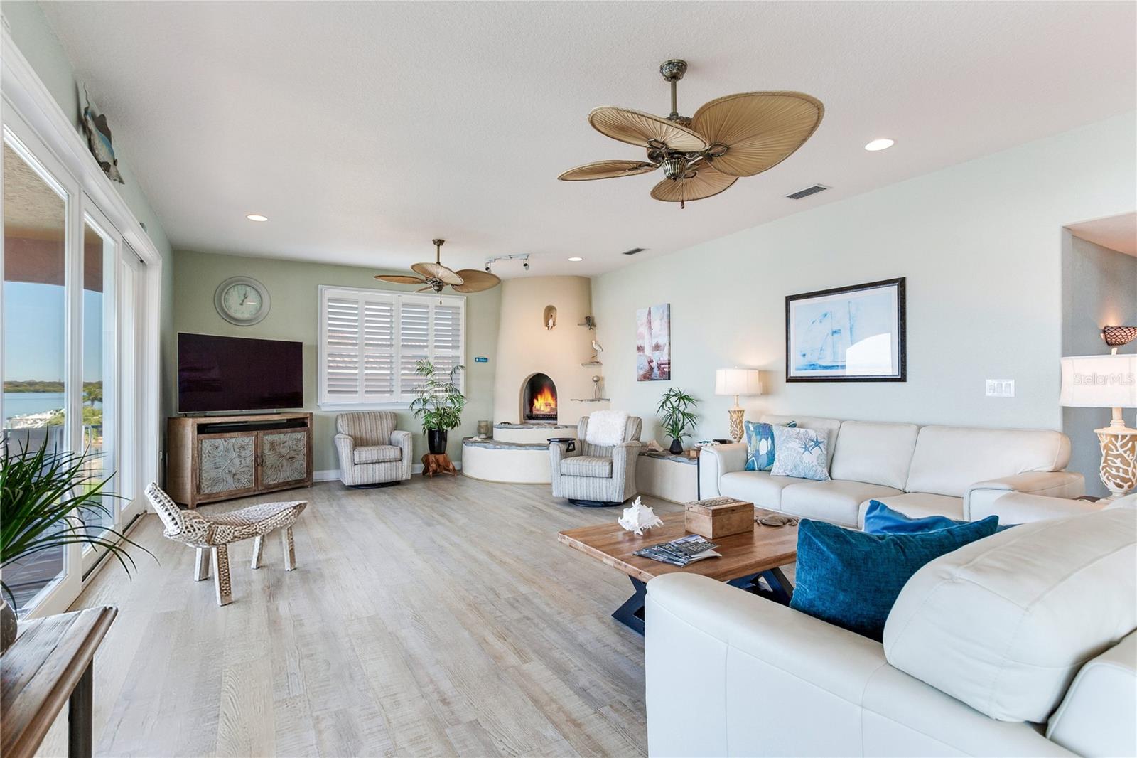 Image 19 of 93 For 16480 Redington Drive