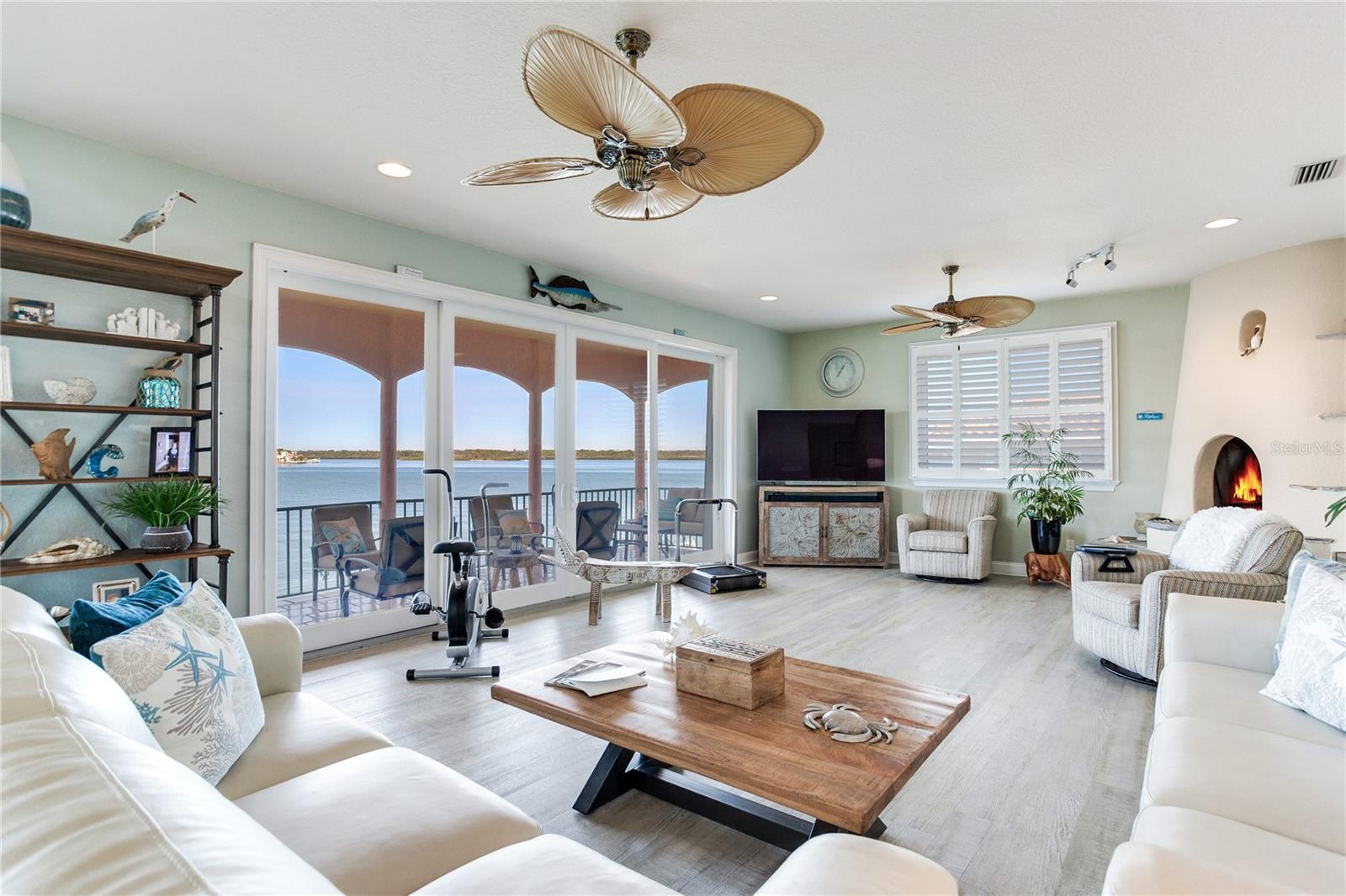 Image 21 of 93 For 16480 Redington Drive