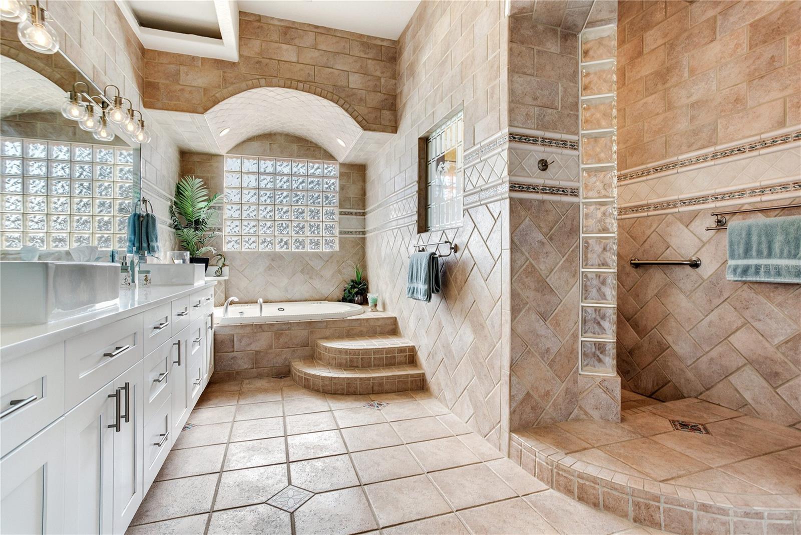 Image 32 of 93 For 16480 Redington Drive