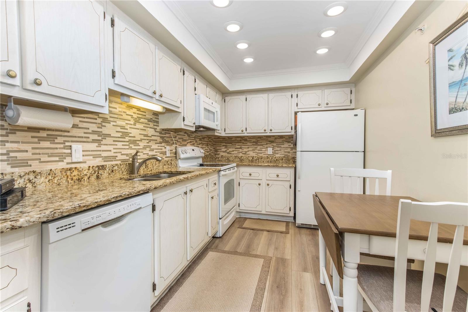 Image 10 of 70 For 255 Dolphin Point 803