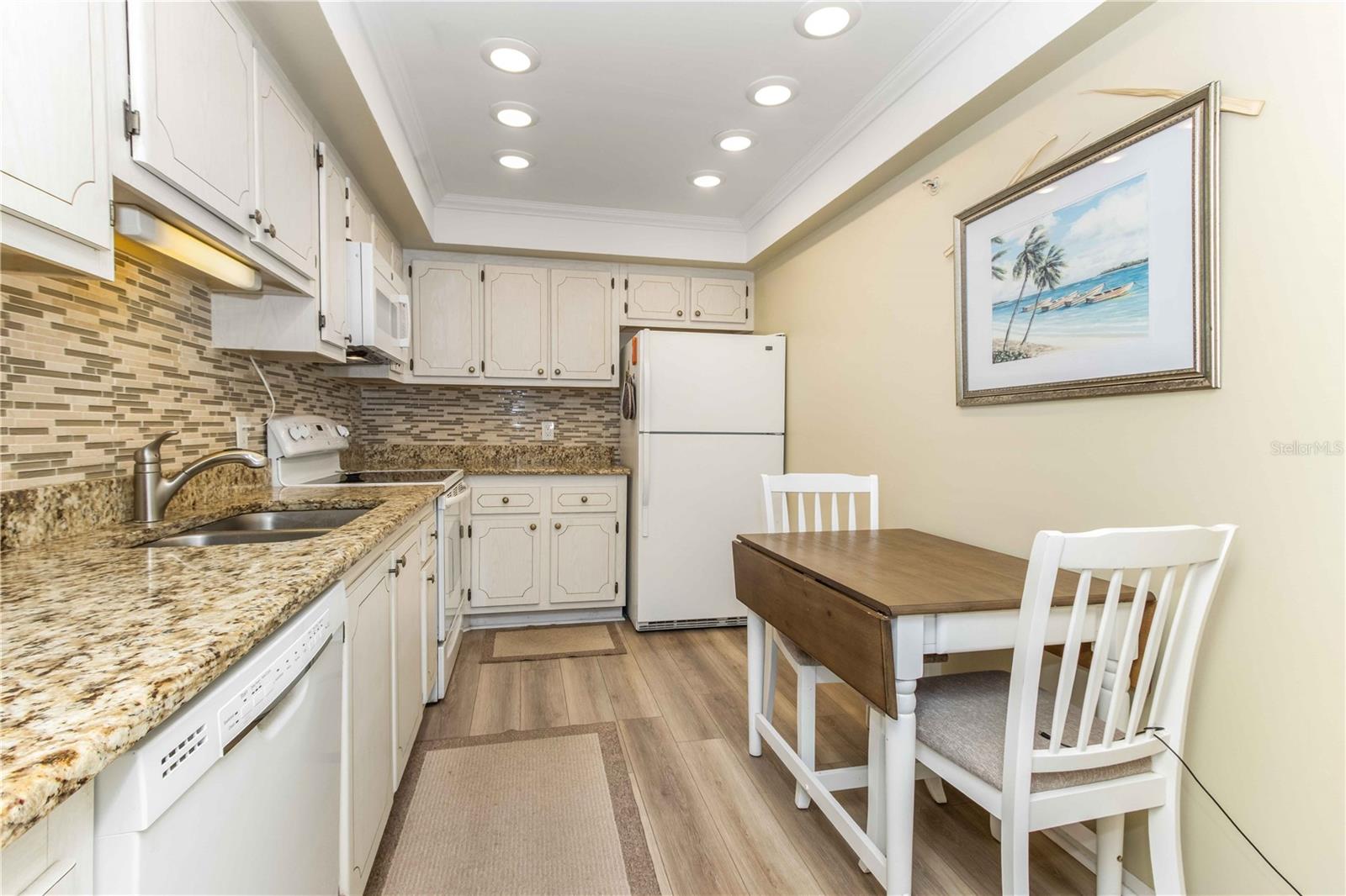 Image 11 of 70 For 255 Dolphin Point 803