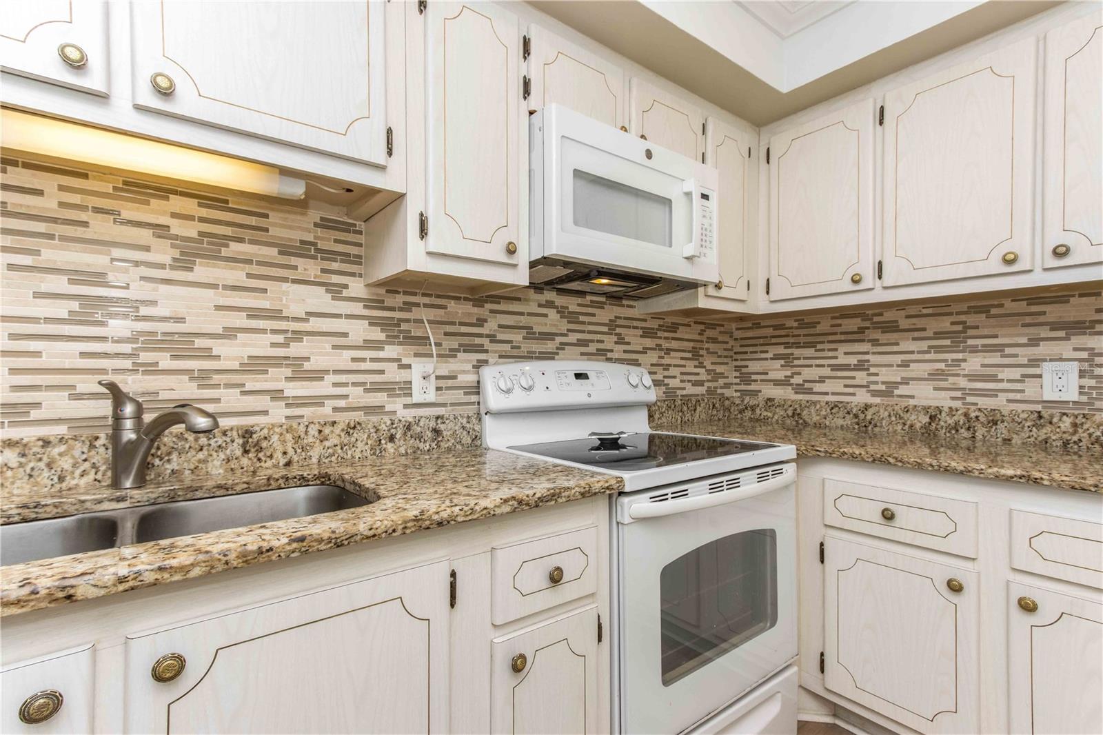 Image 12 of 70 For 255 Dolphin Point 803