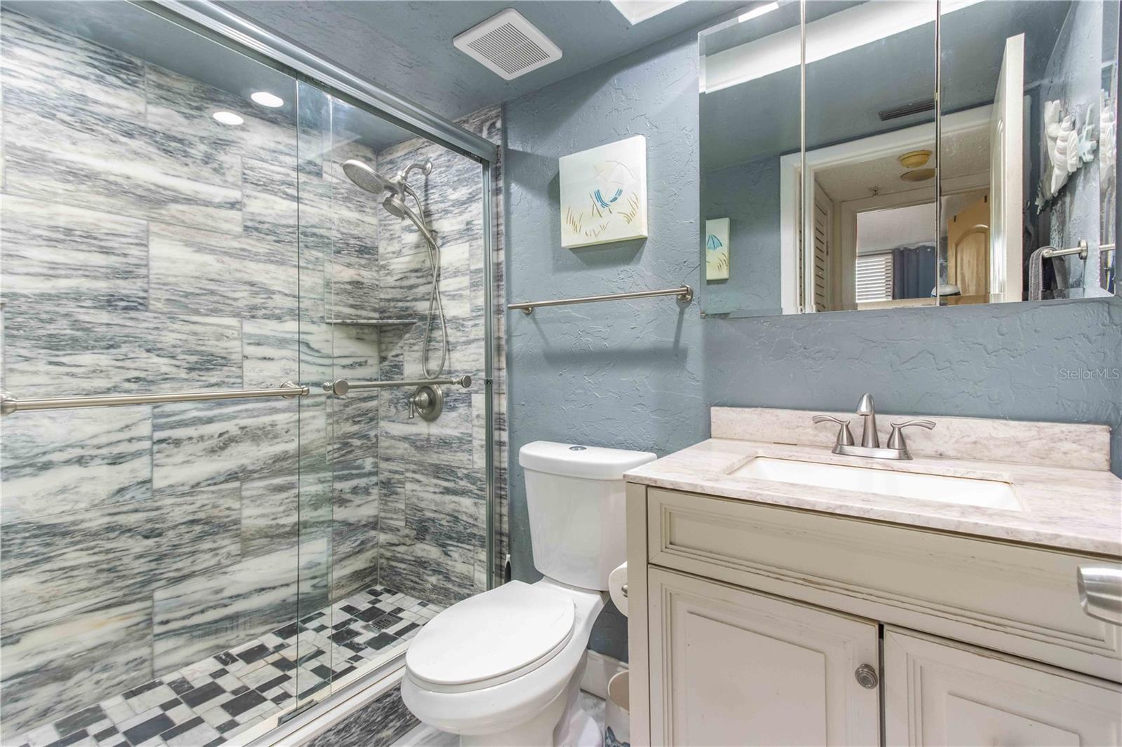 Image 20 of 70 For 255 Dolphin Point 803