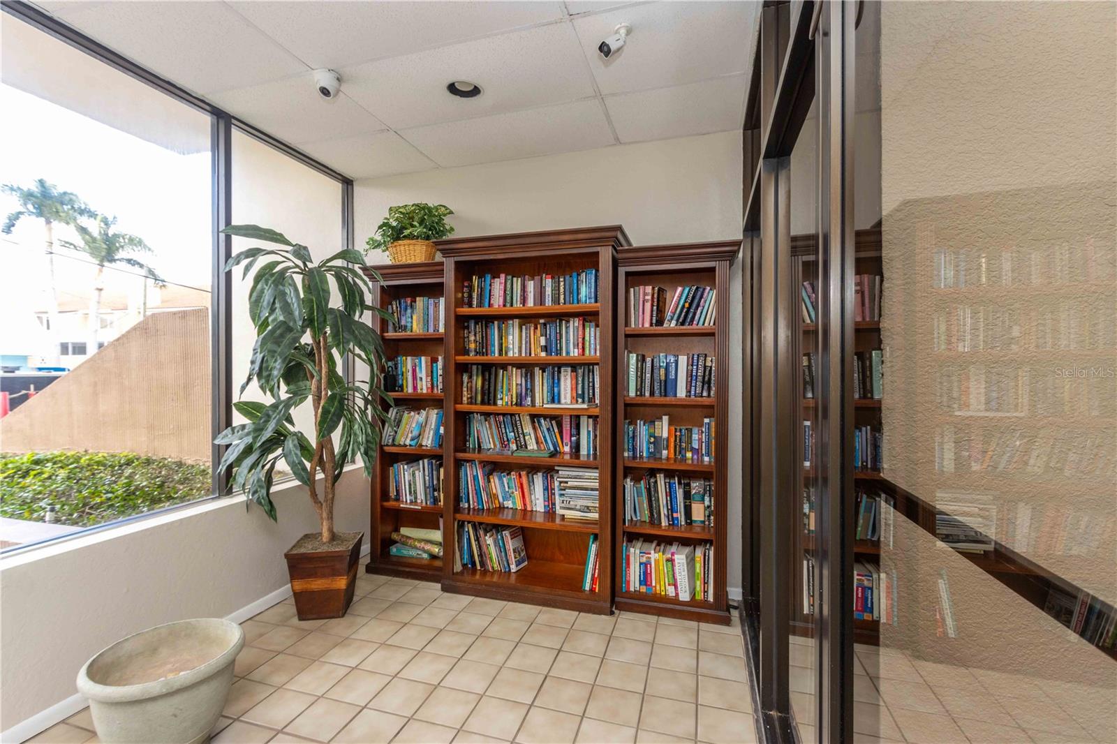 Image 37 of 70 For 255 Dolphin Point 803