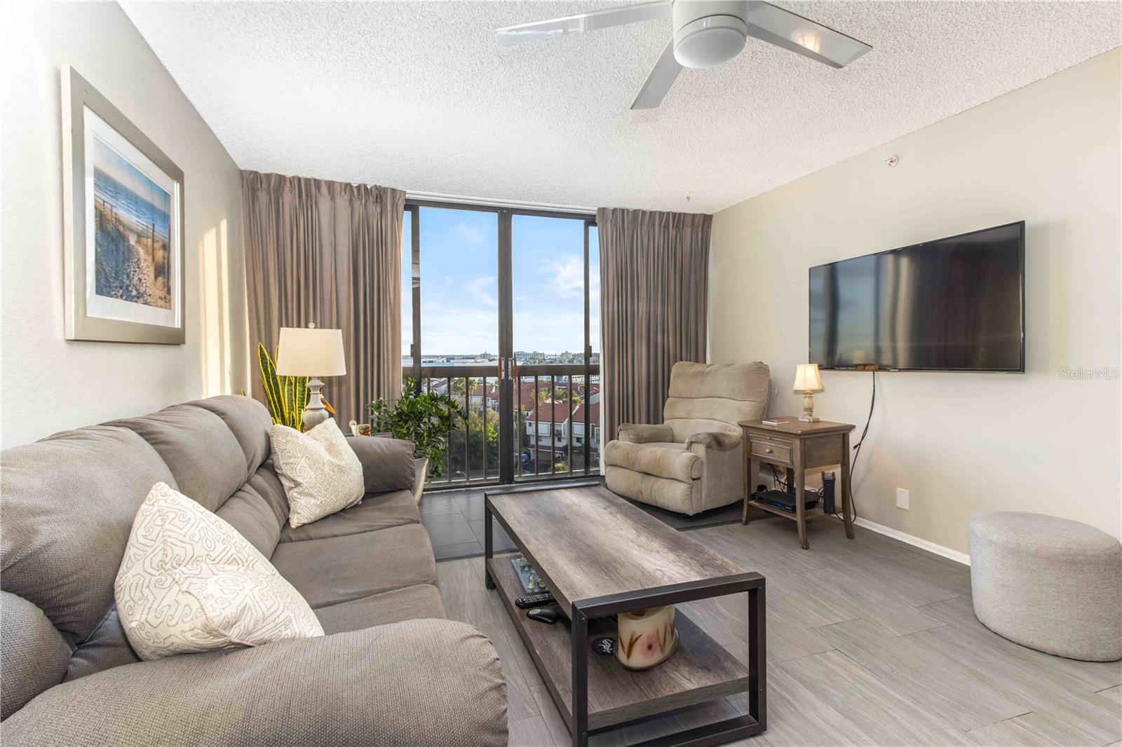 Image 4 of 70 For 255 Dolphin Point 803