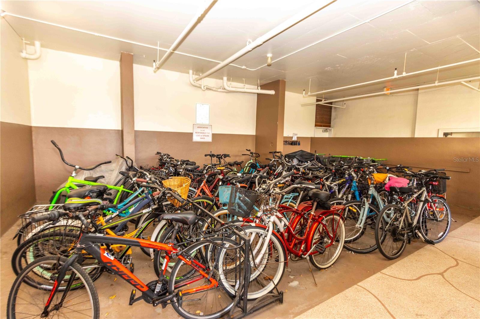 Image 40 of 70 For 255 Dolphin Point 803