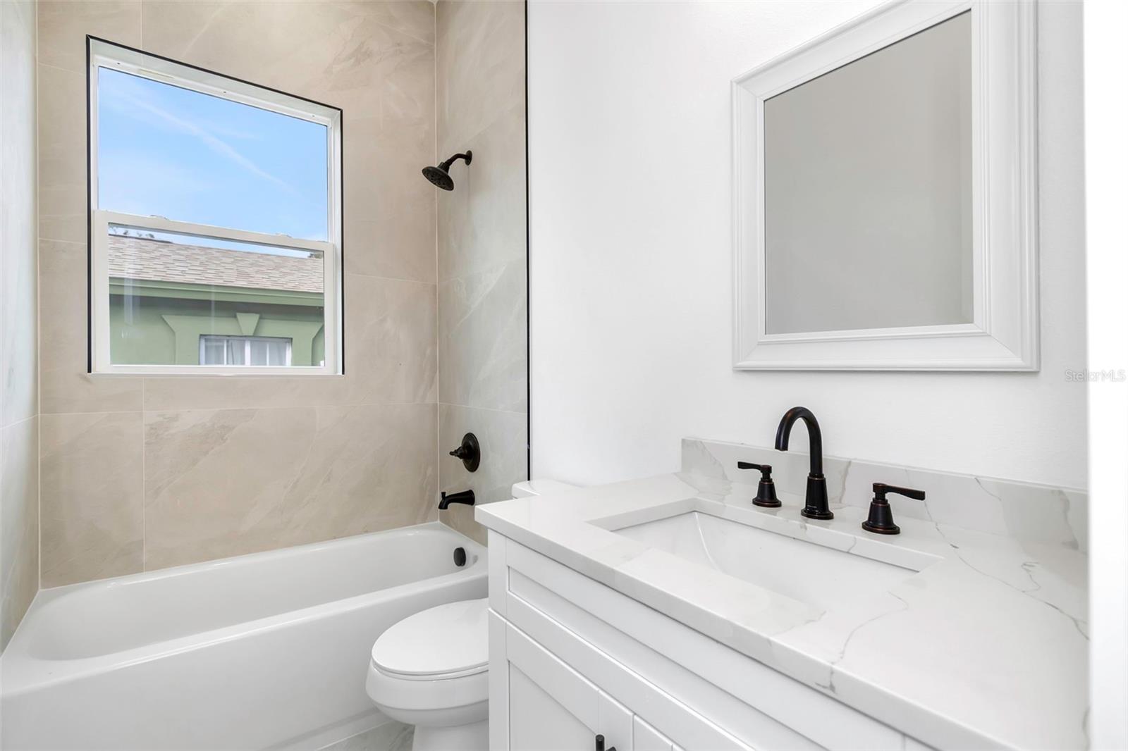 Image 18 of 47 For 1008 Hawkins Street