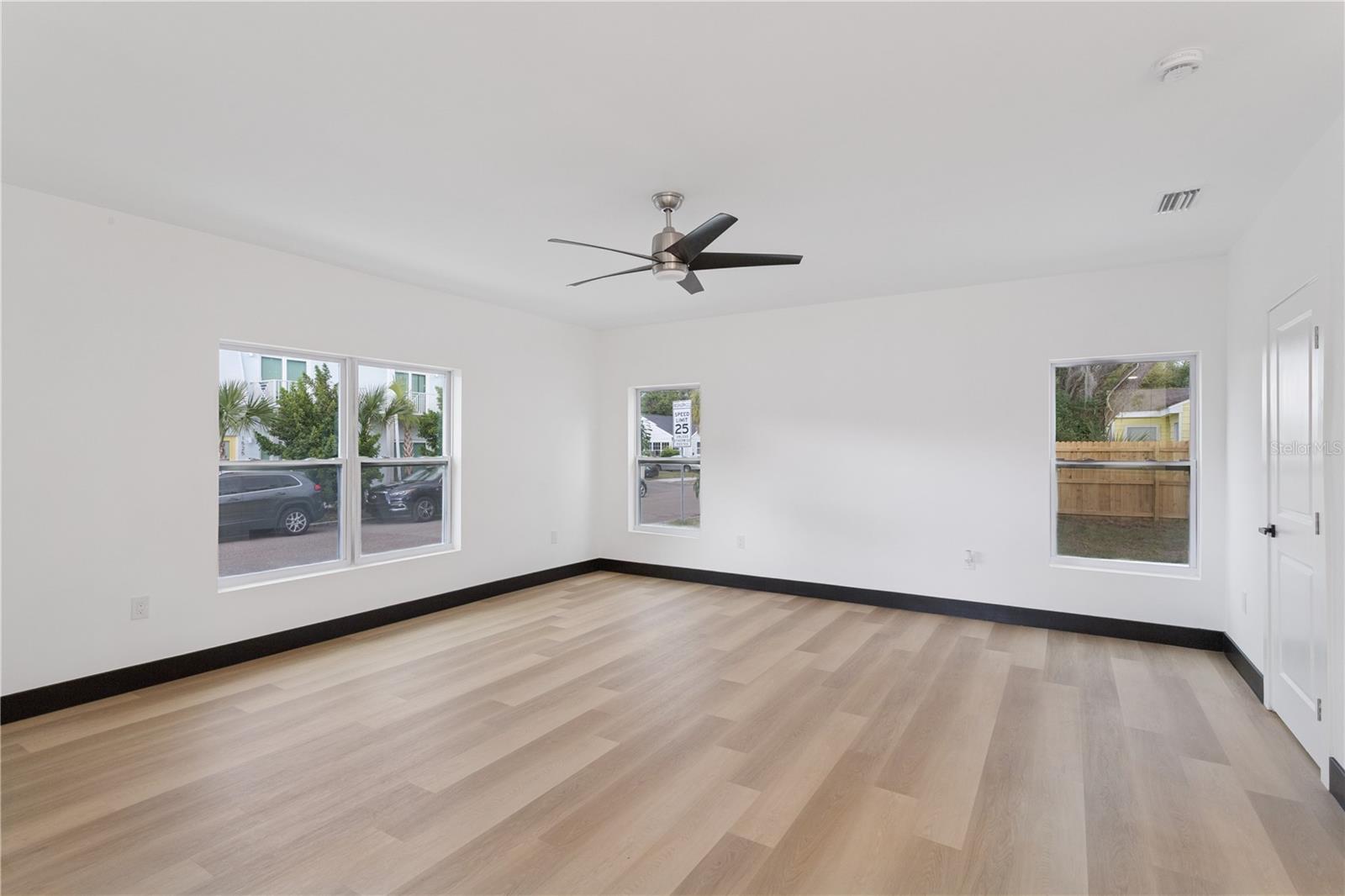 Image 11 of 50 For 1530 12th Avenue S