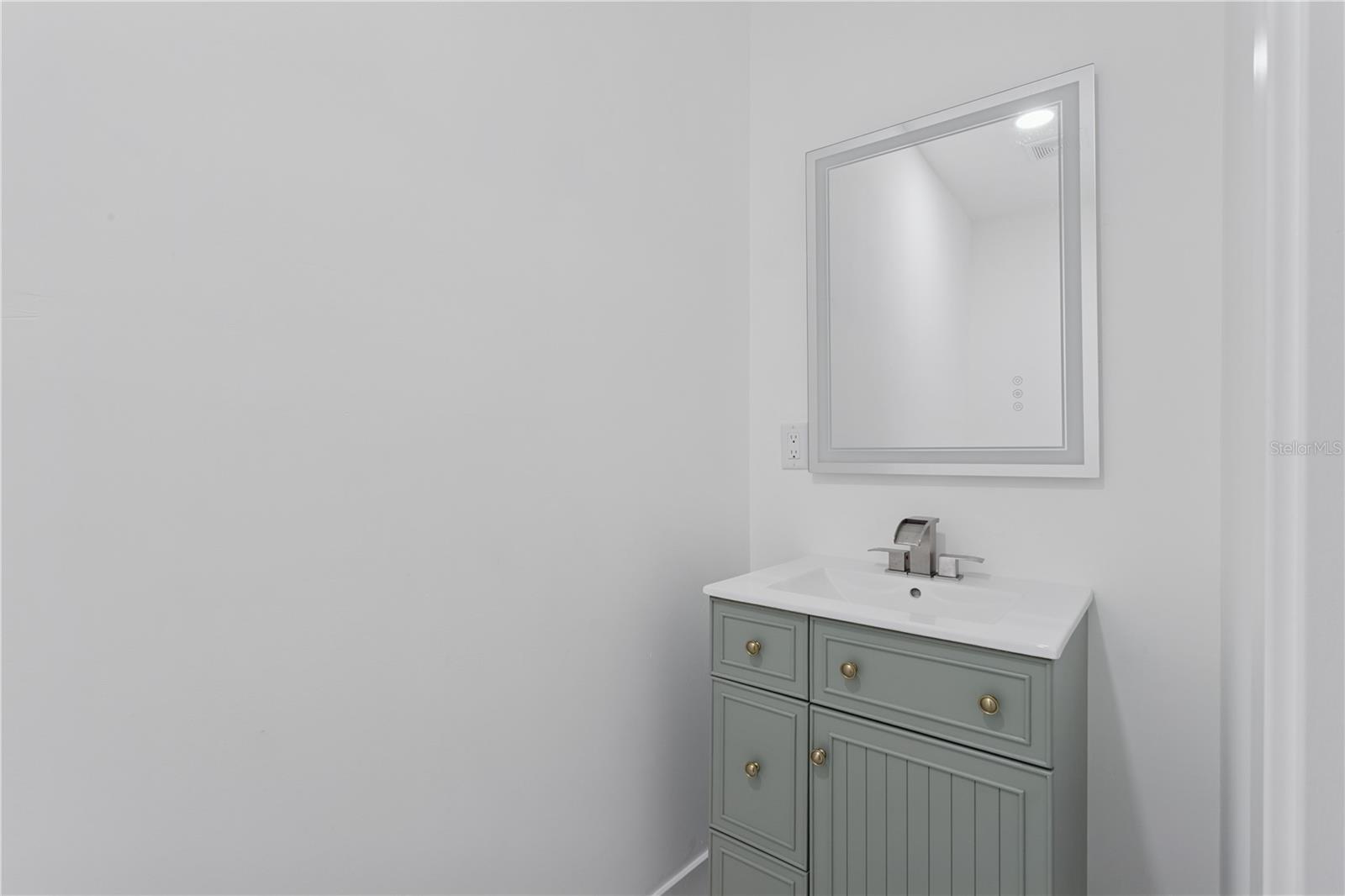 Image 13 of 50 For 1530 12th Avenue S