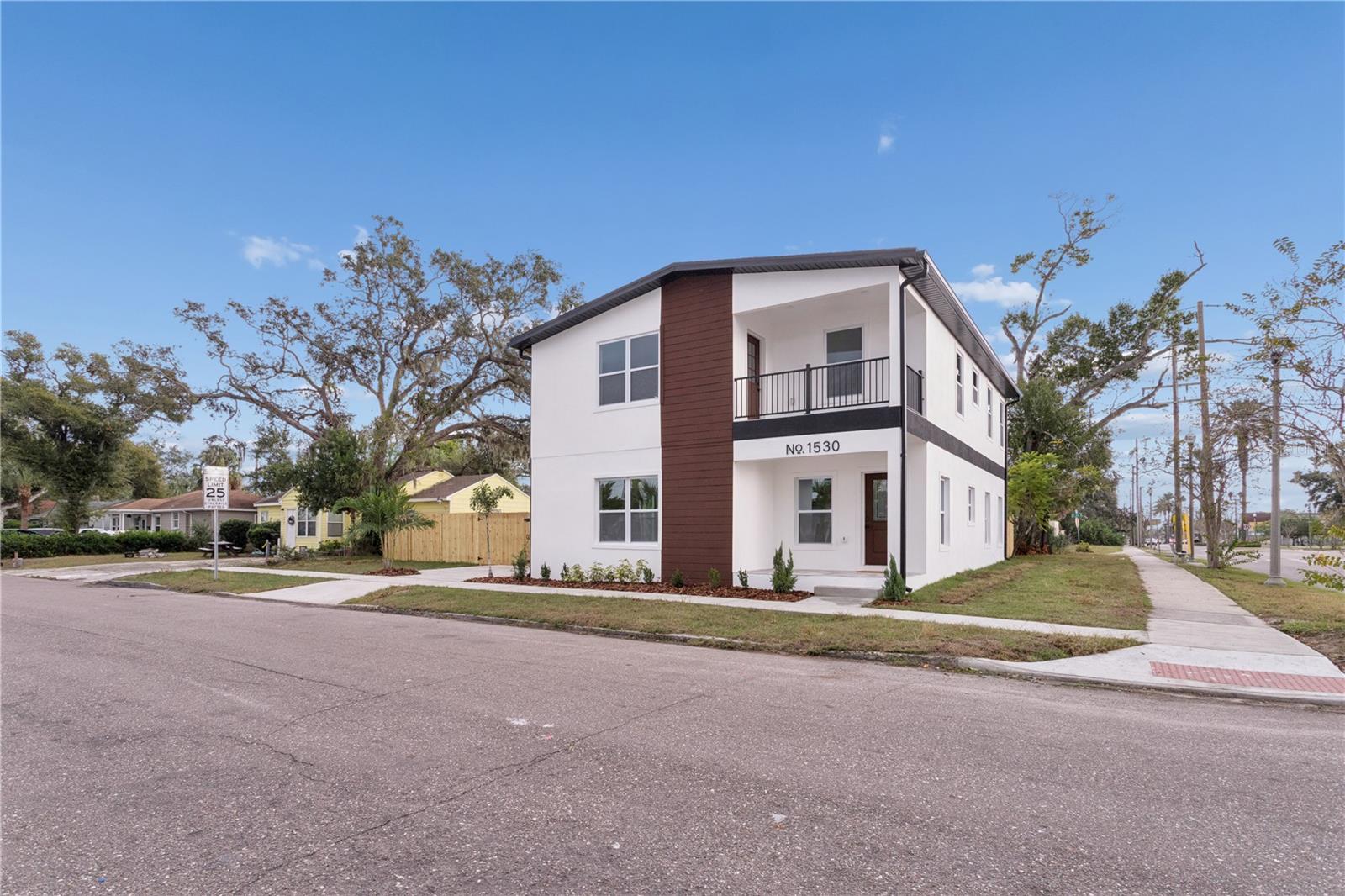 Image 3 of 50 For 1530 12th Avenue S