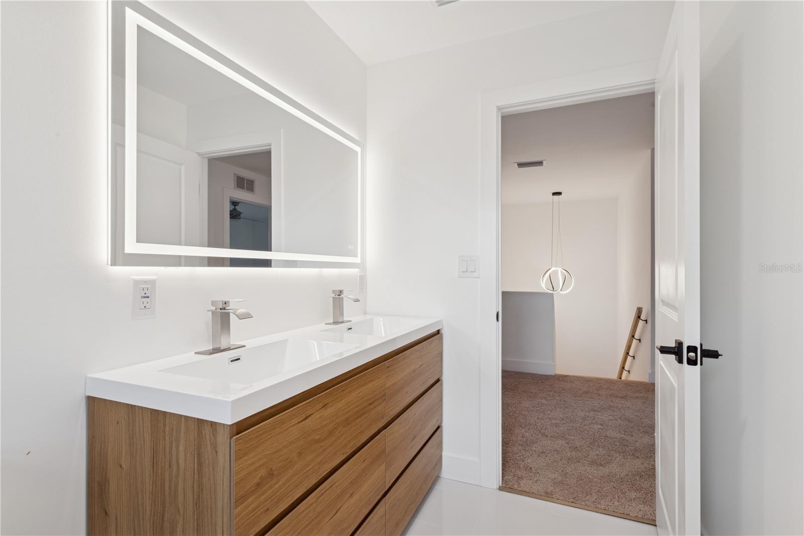 Image 38 of 50 For 1530 12th Avenue S