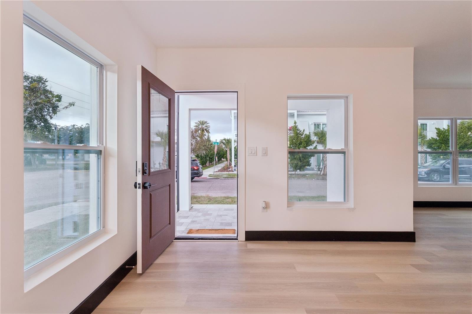 Image 6 of 50 For 1530 12th Avenue S