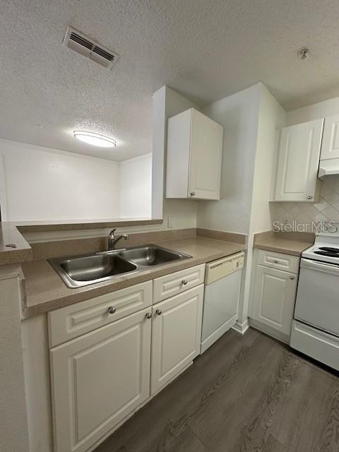 Image 4 of 10 For 18001 Richmond Place Drive 816