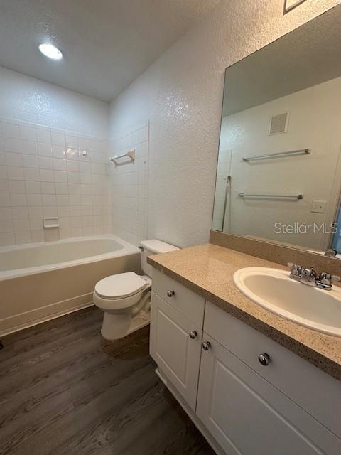 Image 9 of 10 For 18001 Richmond Place Drive 816