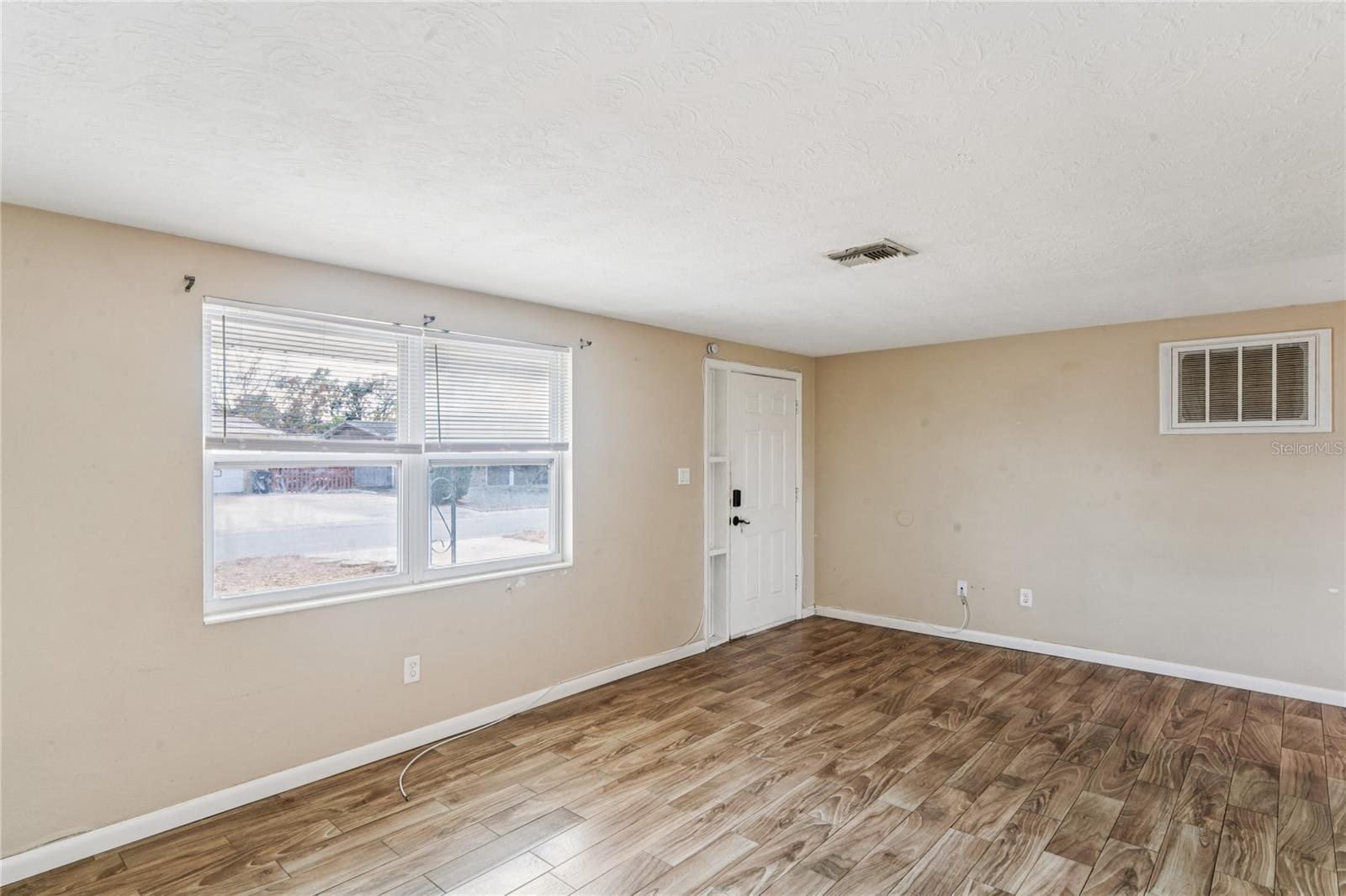 Image 13 of 38 For 4837 Vision Avenue