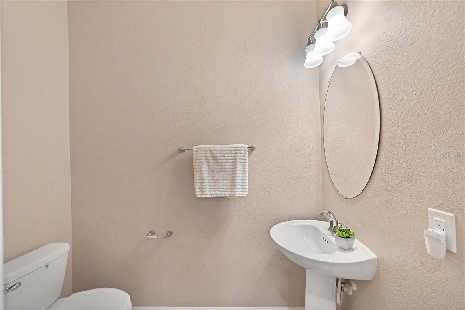 Image 13 of 44 For 20292 Lagente Circle