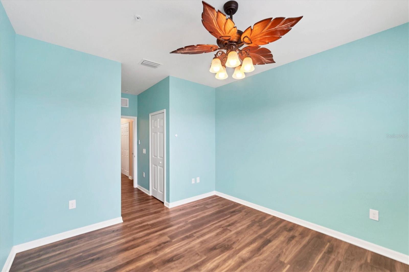 Image 20 of 44 For 20292 Lagente Circle