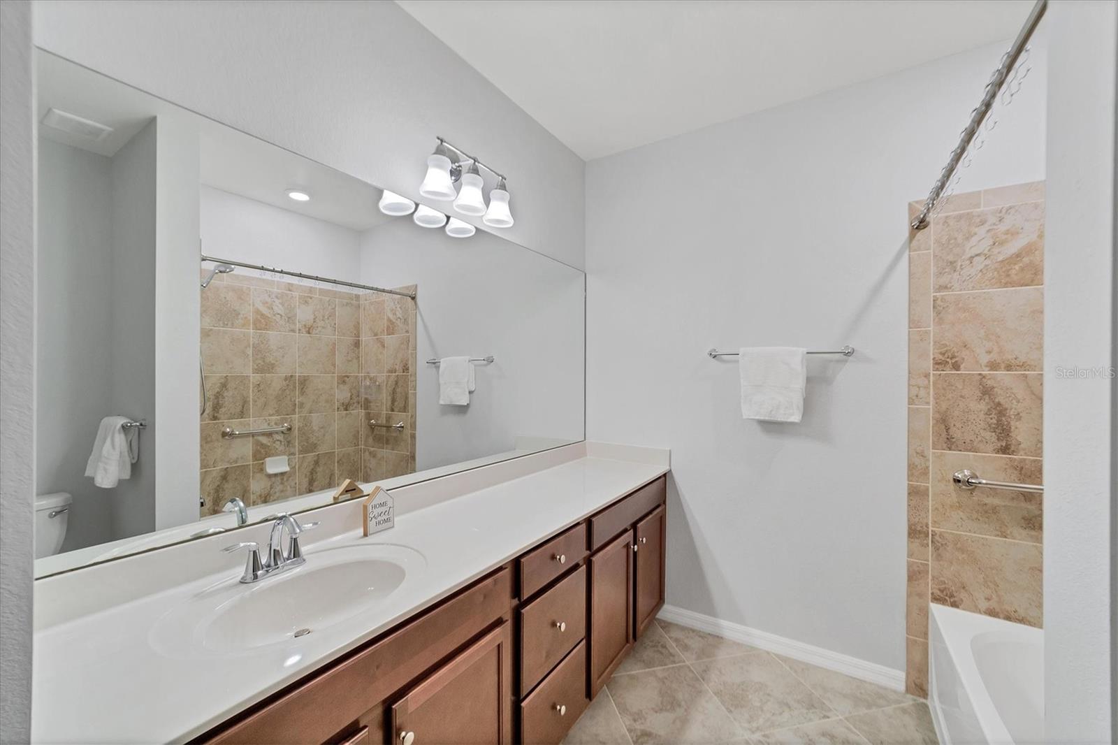 Image 21 of 44 For 20292 Lagente Circle