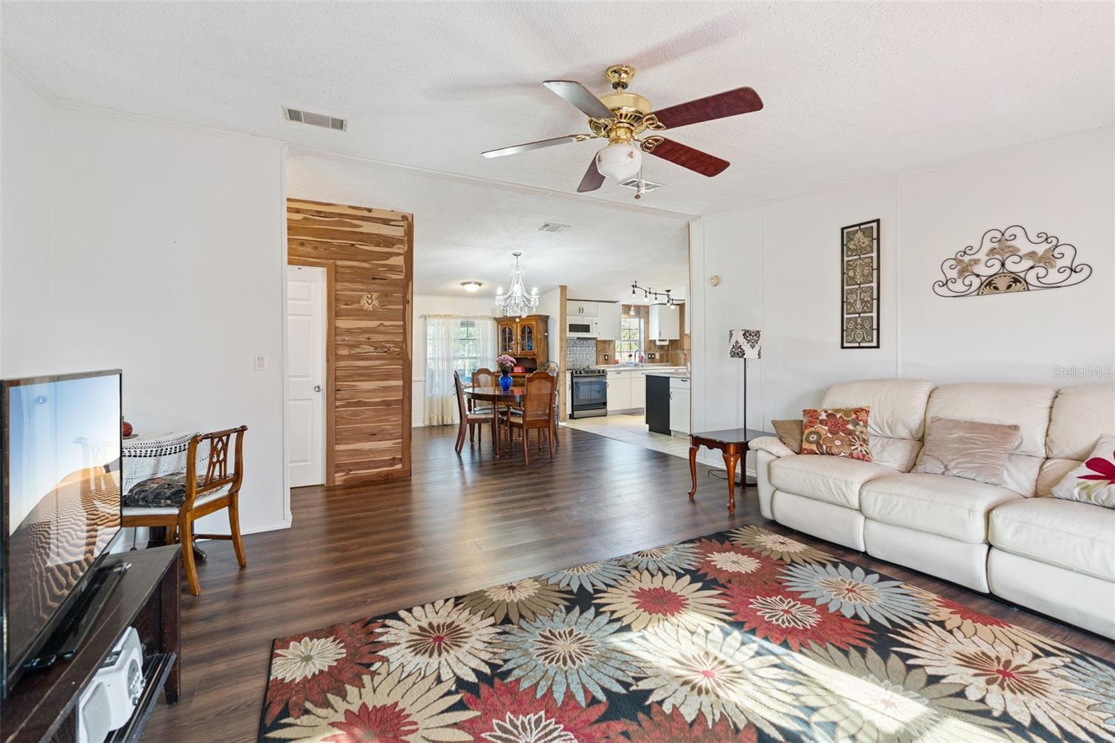 Image 10 of 47 For 294 Cesara Estates Loop