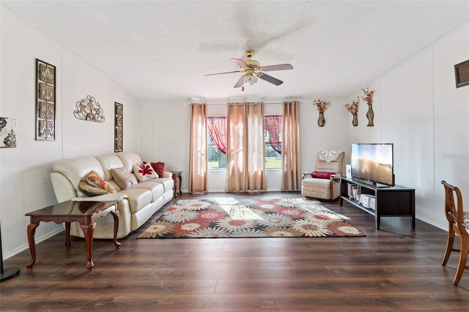 Image 11 of 47 For 294 Cesara Estates Loop