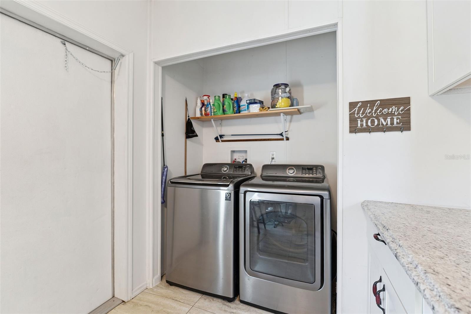 Image 22 of 47 For 294 Cesara Estates Loop