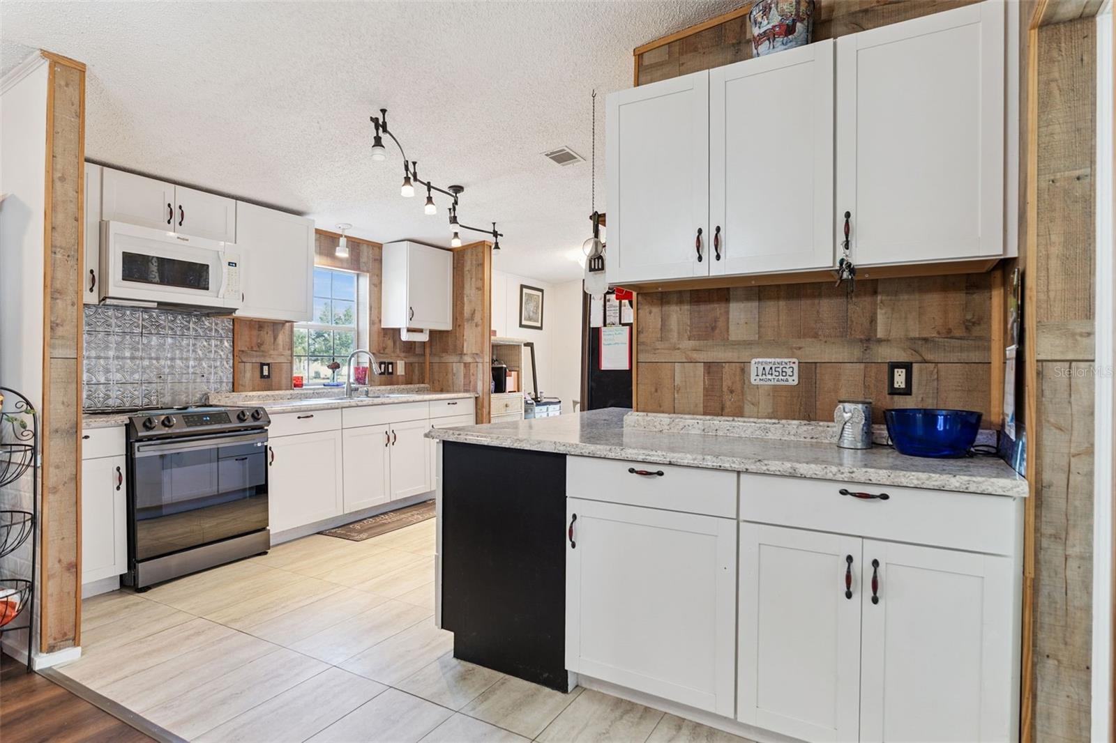 Image 6 of 47 For 294 Cesara Estates Loop