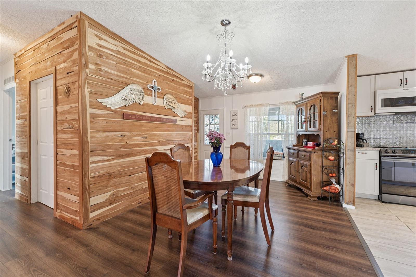 Image 8 of 47 For 294 Cesara Estates Loop