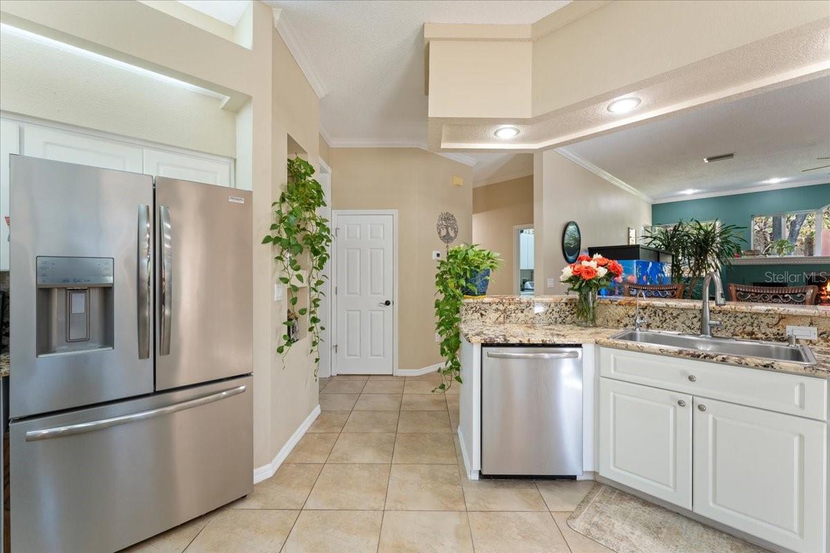 Image 29 of 75 For 13624 Cooper Road