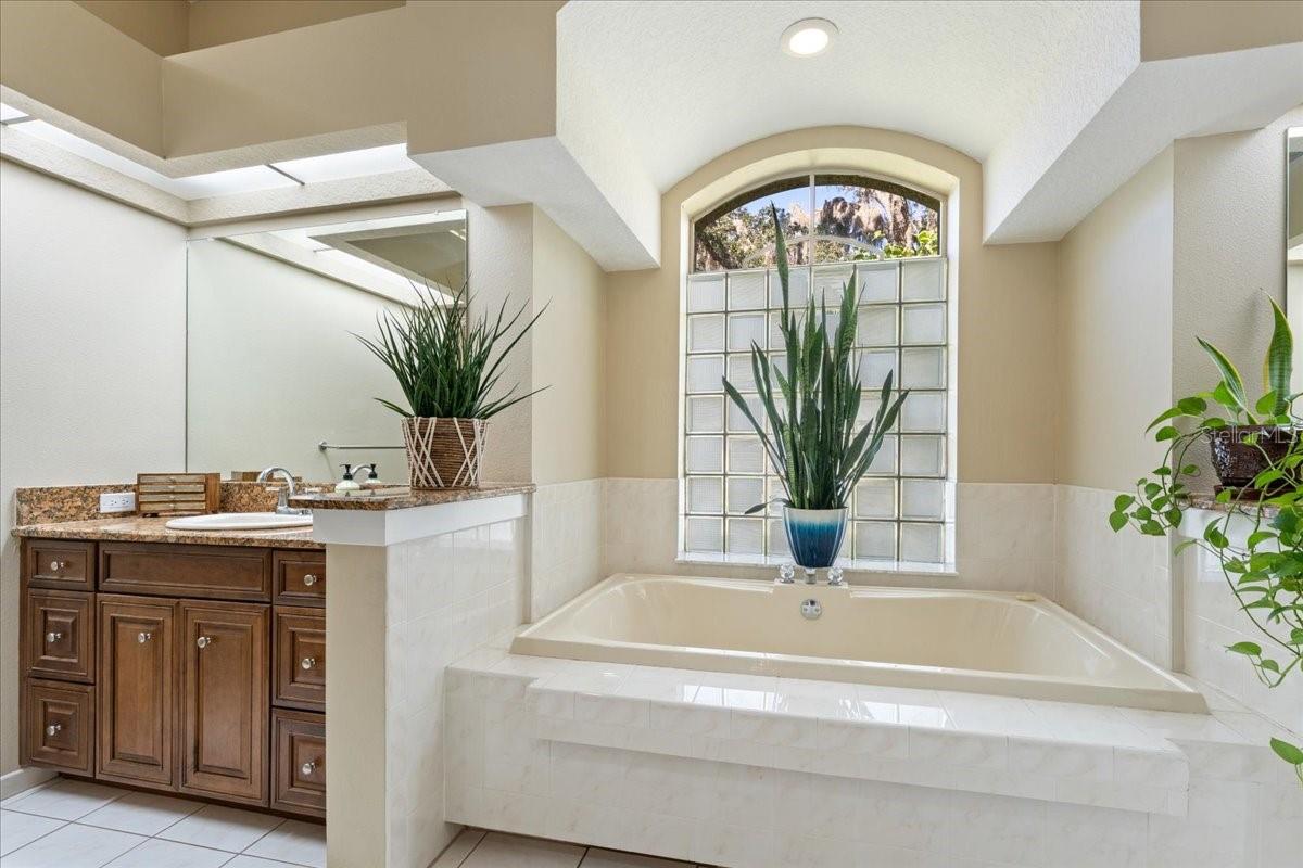 Image 8 of 75 For 13624 Cooper Road