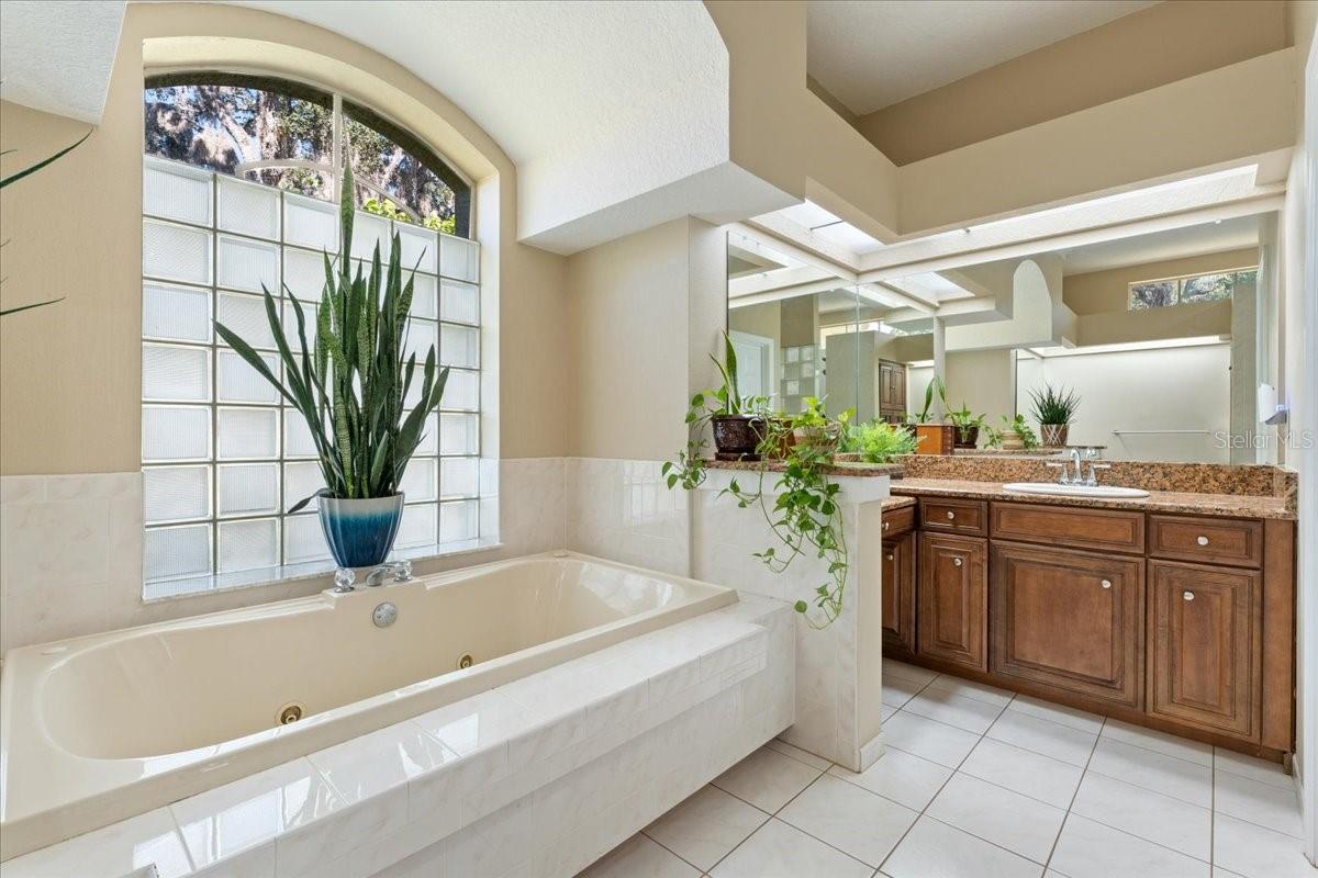 Image 9 of 75 For 13624 Cooper Road