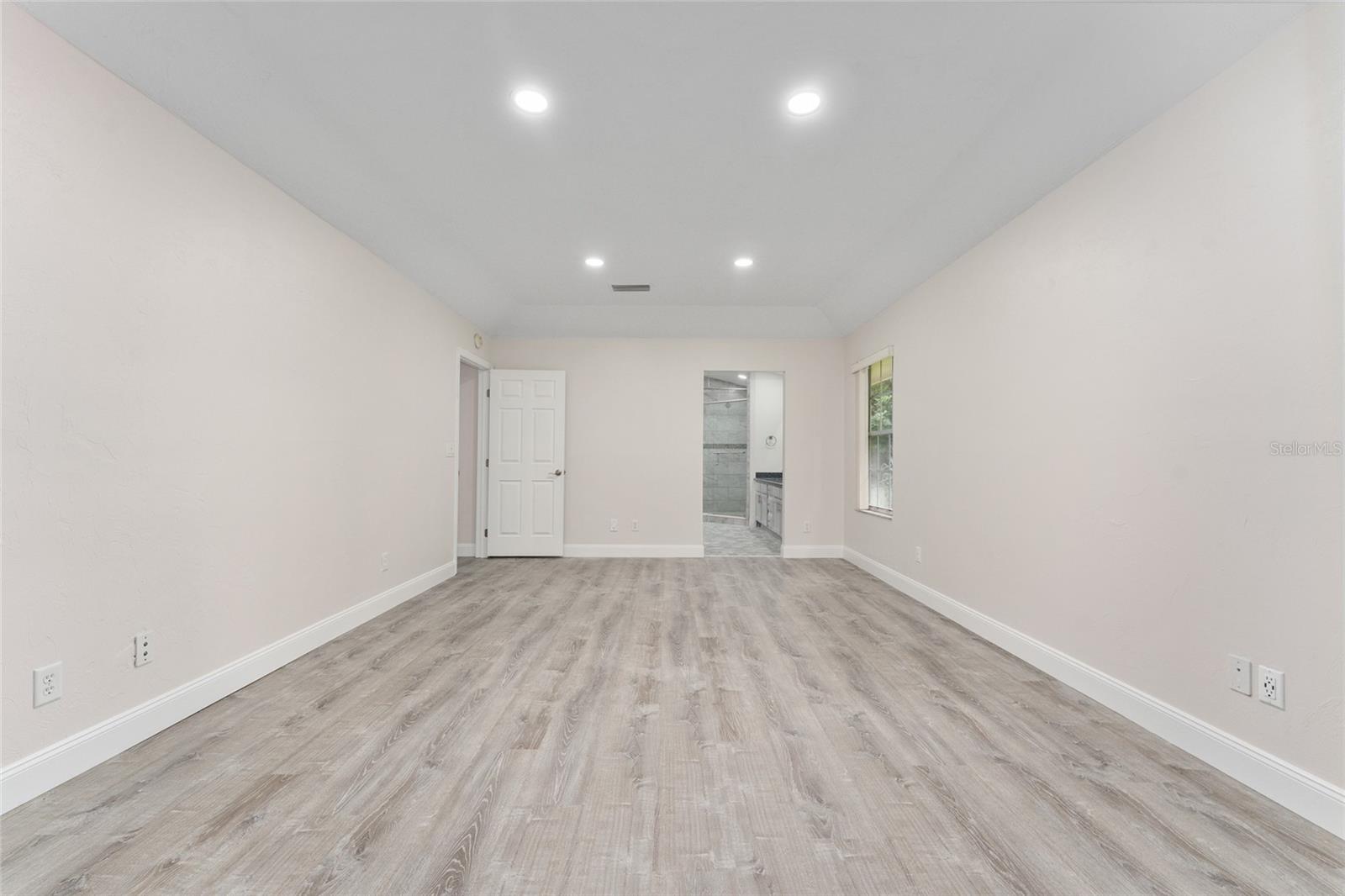 Image 22 of 58 For 4829 60th Terrace