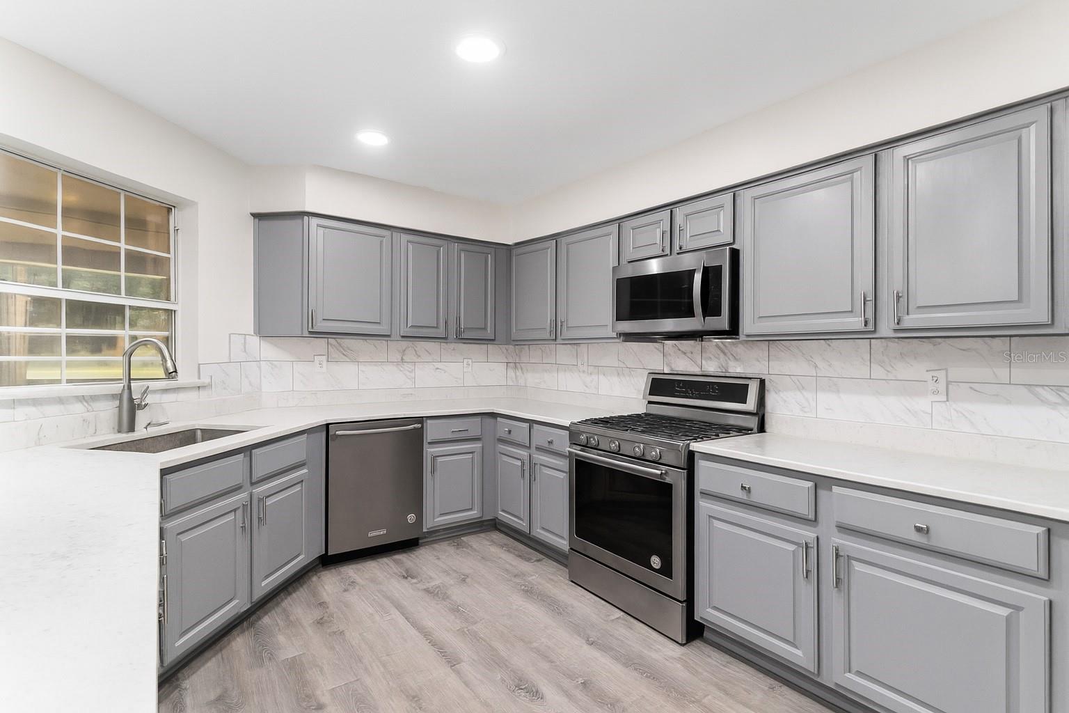 Image 9 of 58 For 4829 60th Terrace