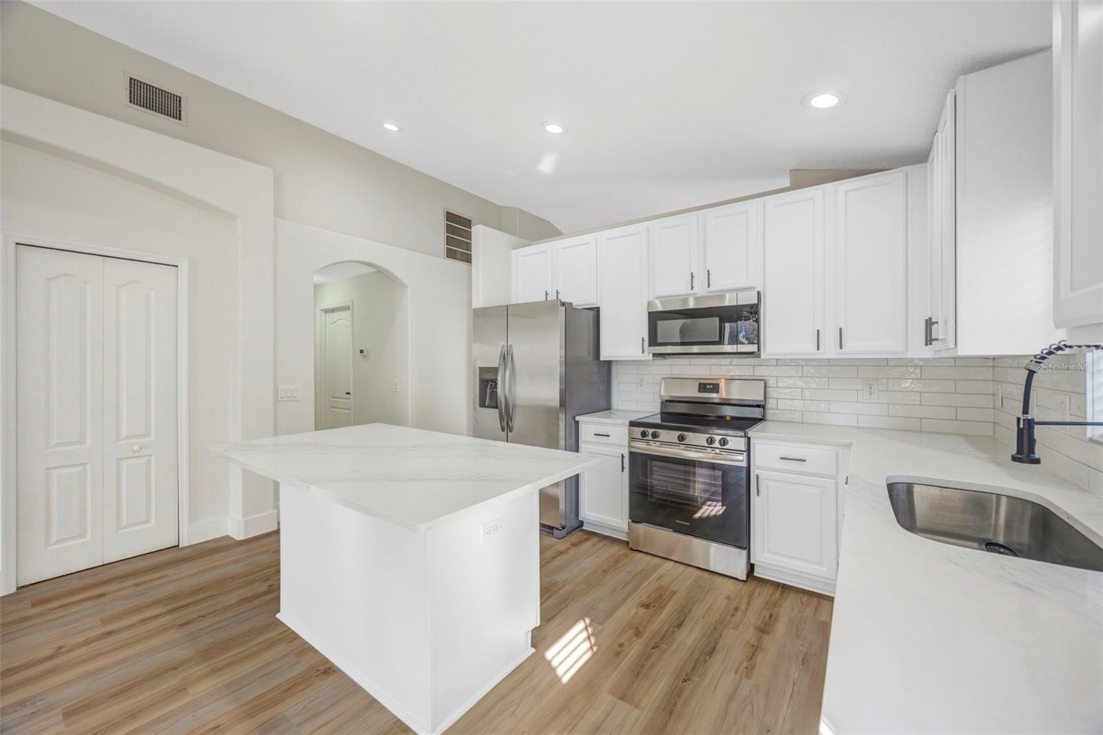 Image 12 of 61 For 19026 Fishermans Bend Drive