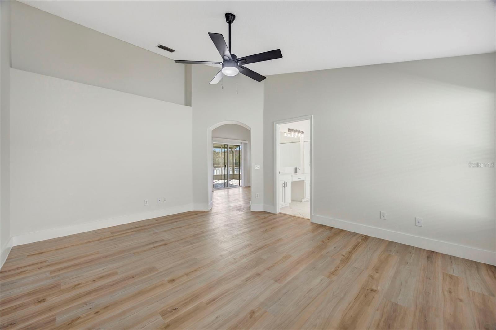 Image 18 of 61 For 19026 Fishermans Bend Drive