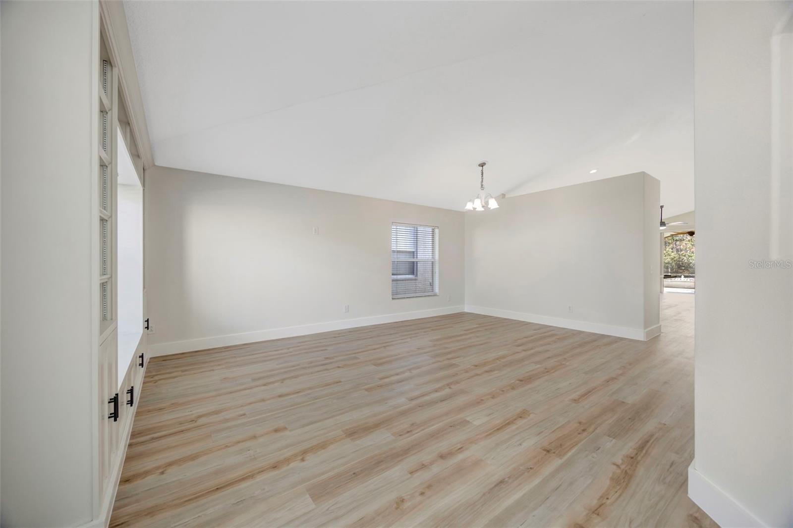 Image 5 of 61 For 19026 Fishermans Bend Drive