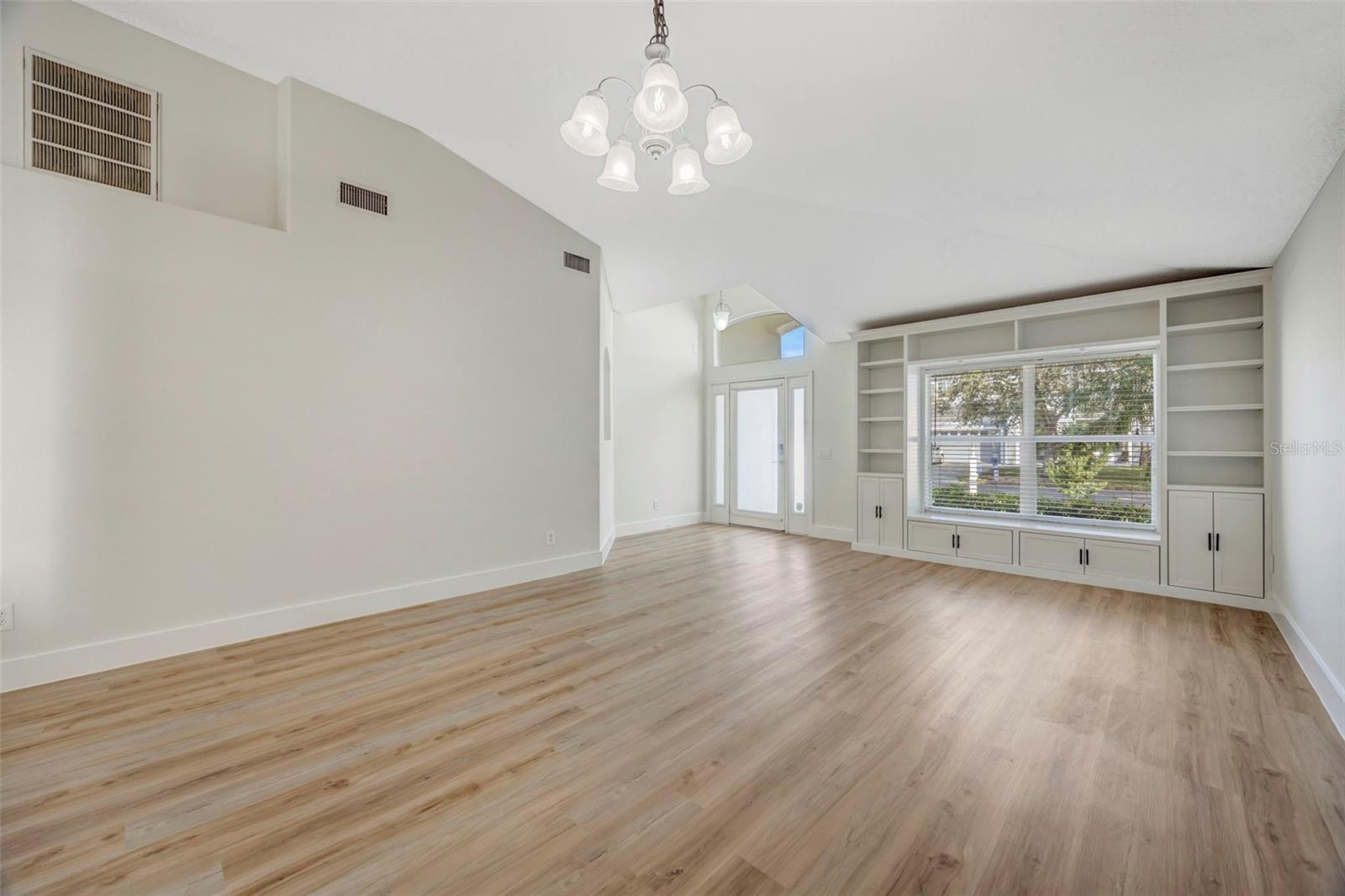 Image 6 of 61 For 19026 Fishermans Bend Drive