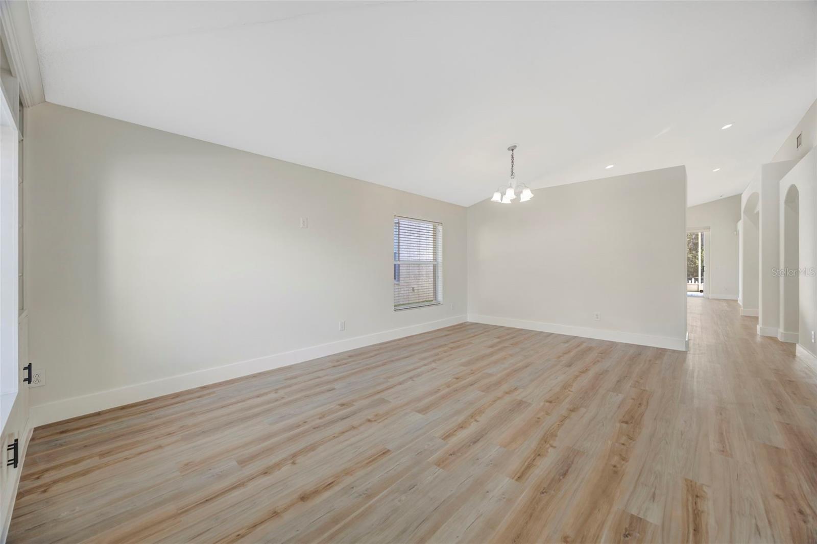 Image 7 of 61 For 19026 Fishermans Bend Drive