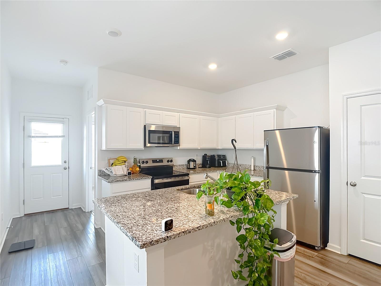 Image 11 of 28 For 38345 Honeysuckle Drive