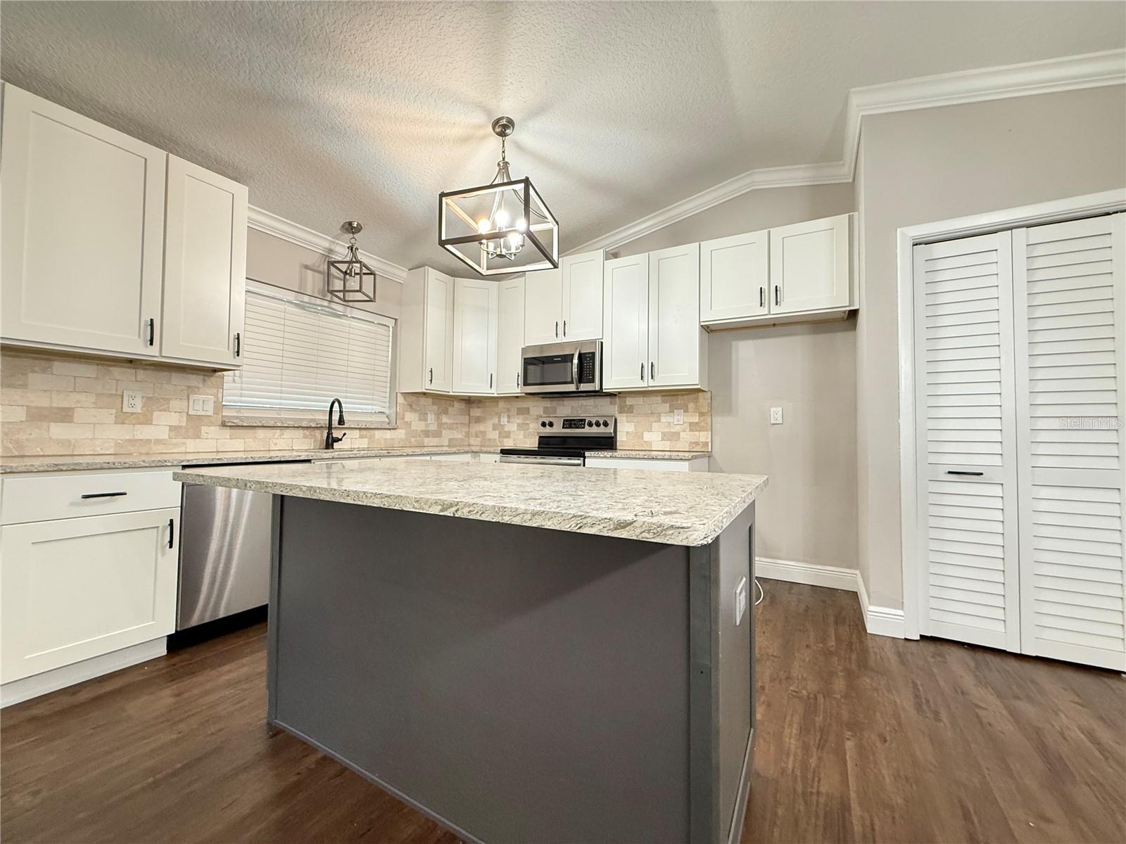 Image 4 of 29 For 1431 Noell Boulevard