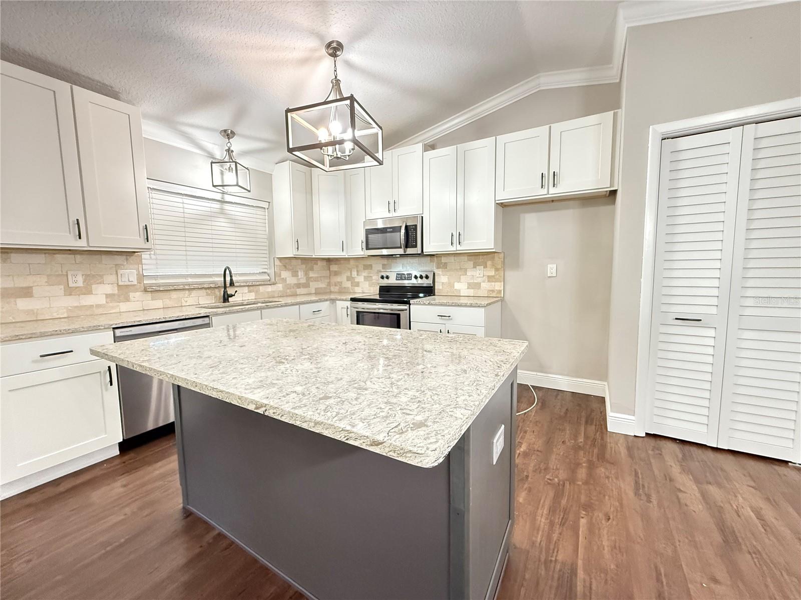 Image 6 of 29 For 1431 Noell Boulevard