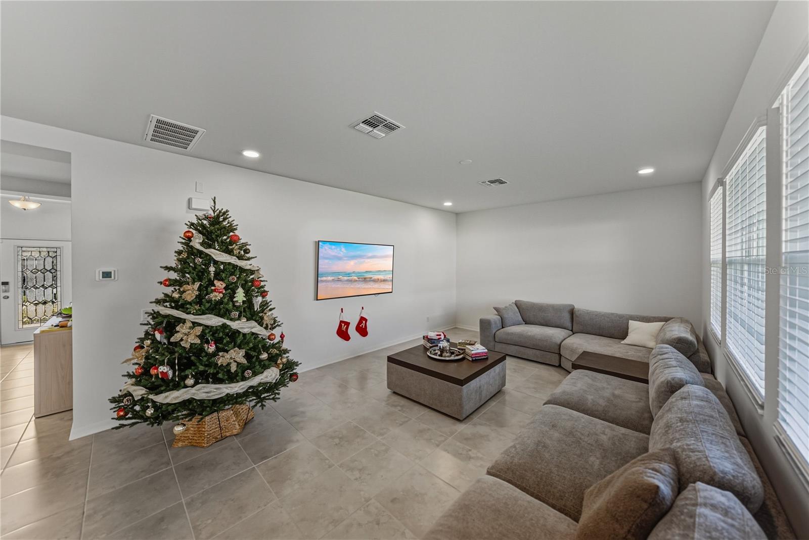 Image 21 of 58 For 9506 Crescent Ray Drive