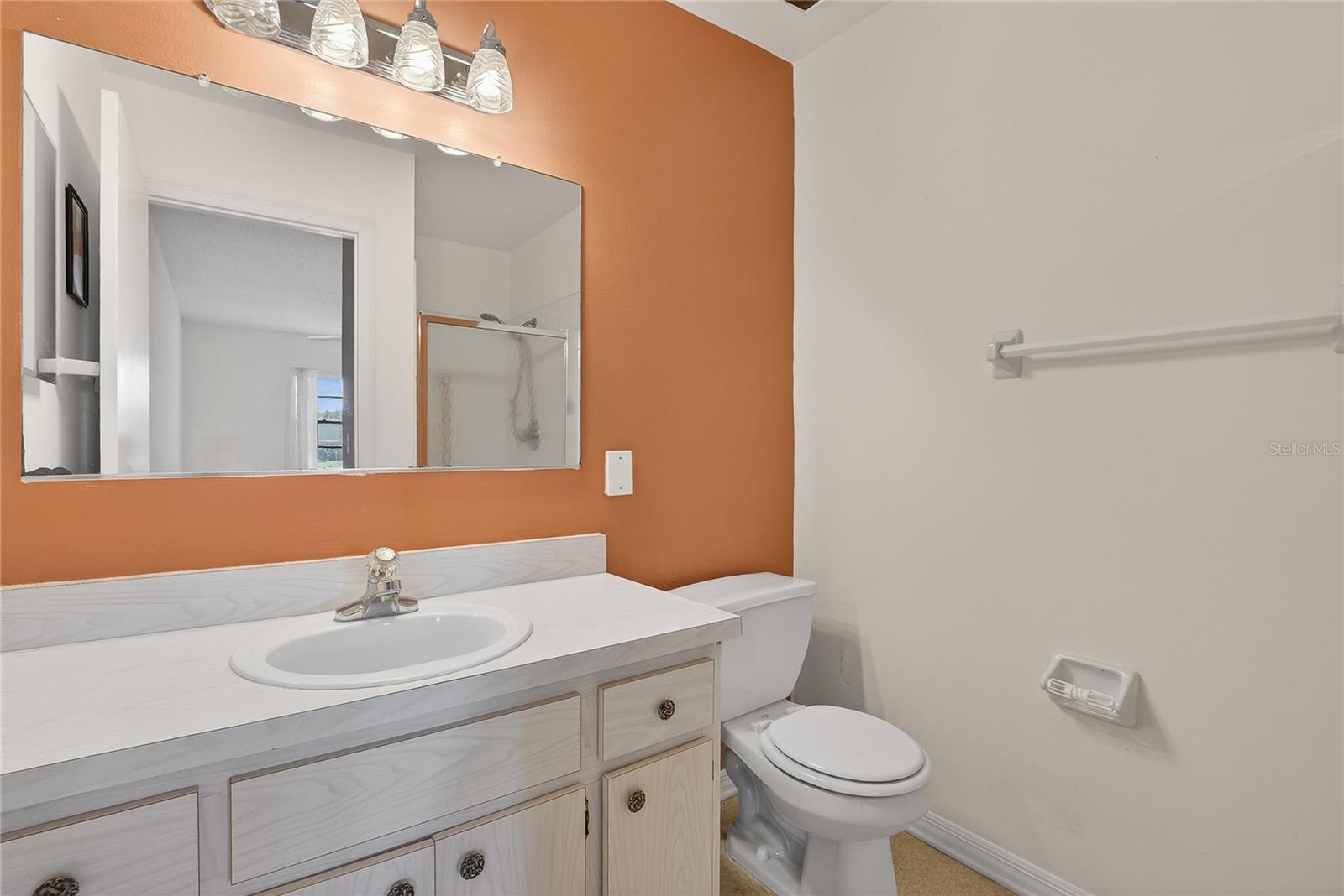 Image 15 of 33 For 2345 Glenmore Circle 0