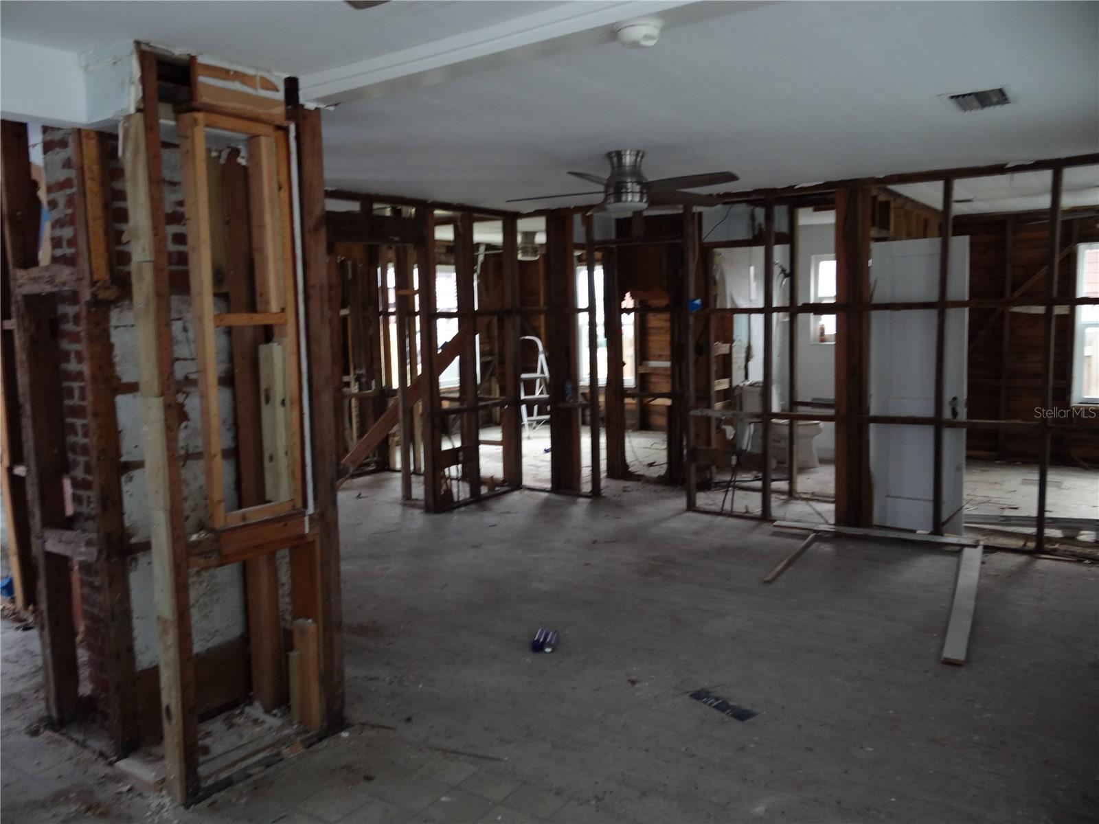 Image 12 of 25 For 14117 Palm Street