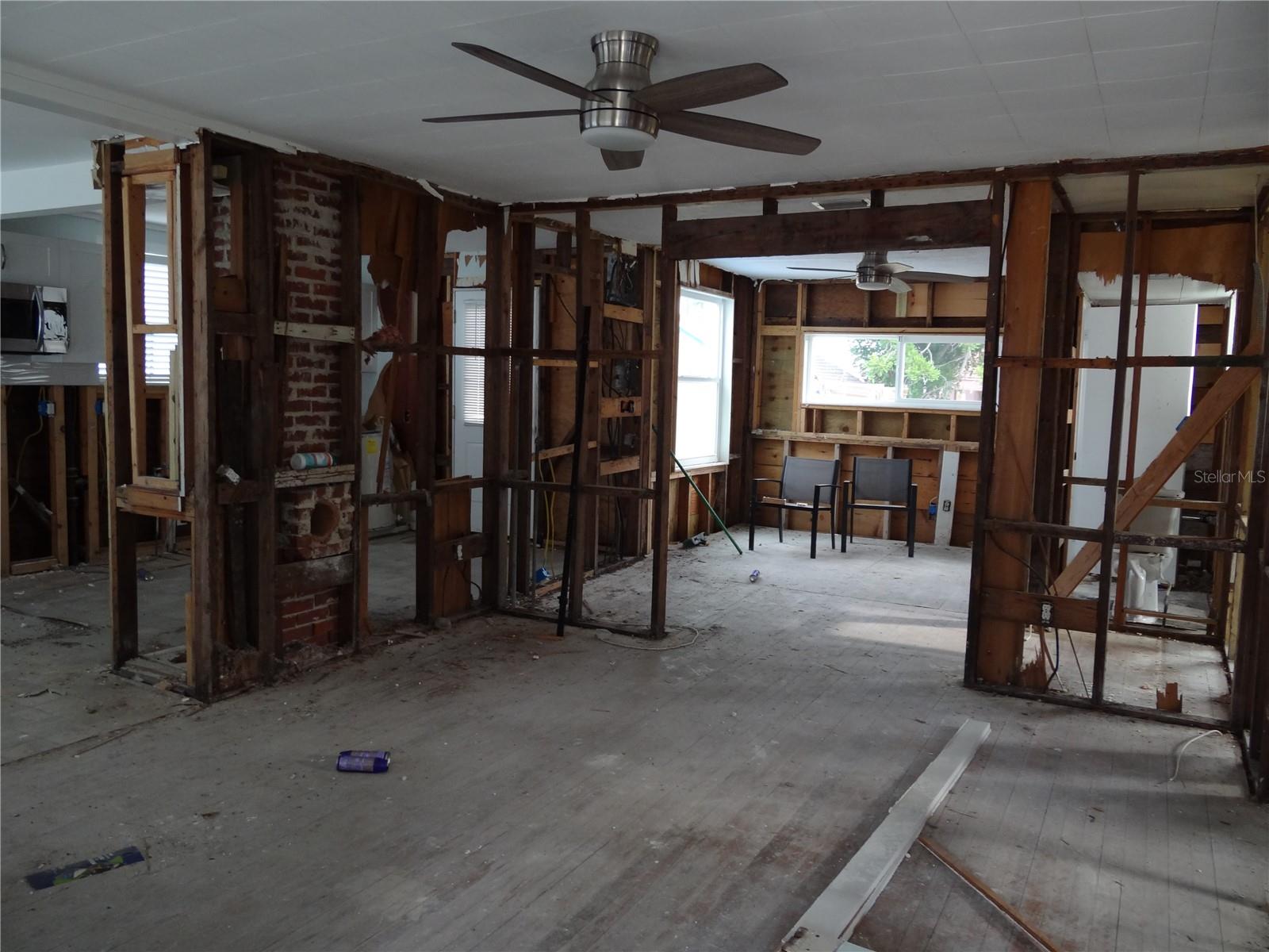 Image 3 of 25 For 14117 Palm Street