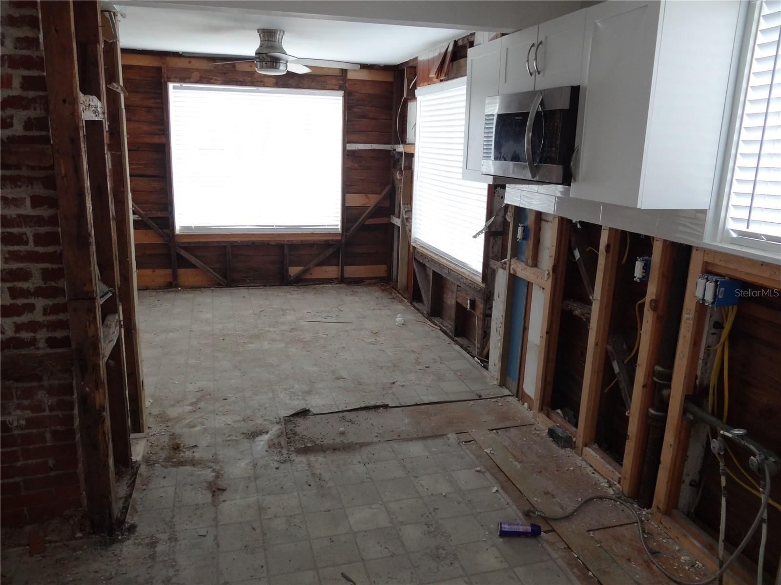 Image 4 of 25 For 14117 Palm Street