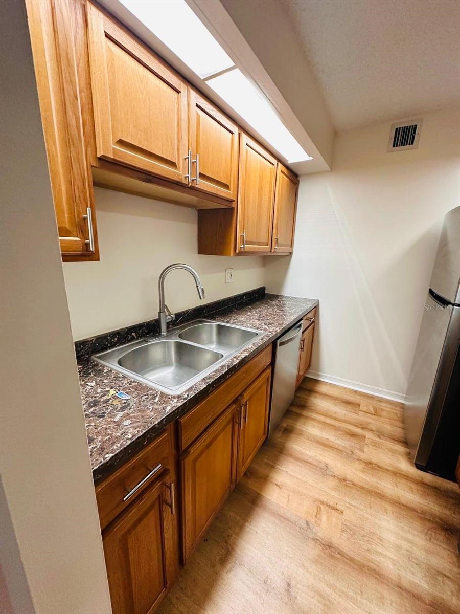 Image 4 of 24 For 4411 Shady Terrace Lane 107