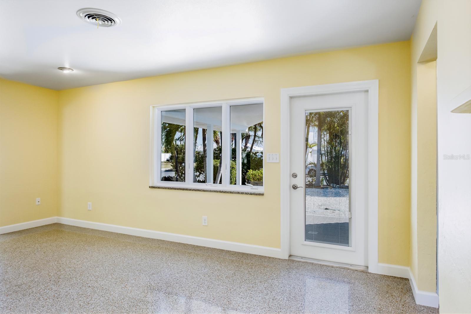 Image 7 of 42 For 4550 Plaza Way