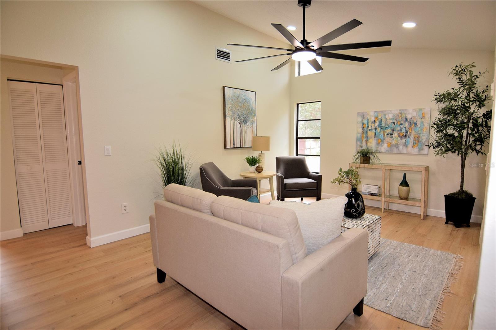 Image 17 of 31 For 4014 Treetop Circle