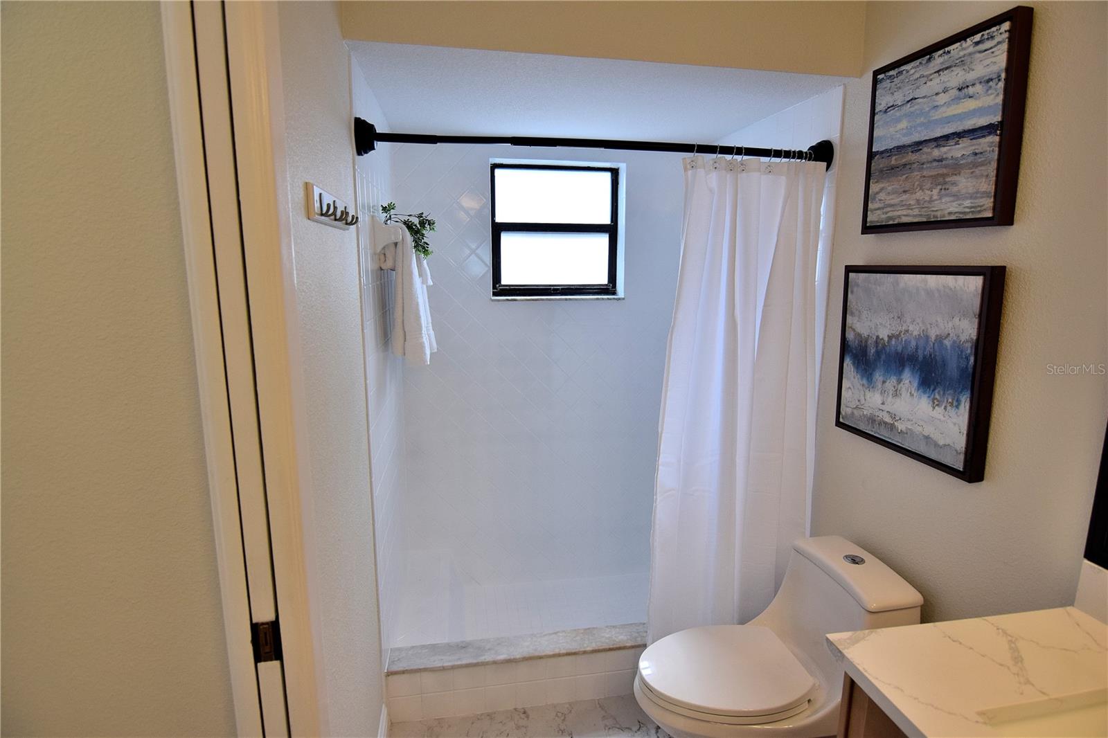 Image 23 of 31 For 4014 Treetop Circle