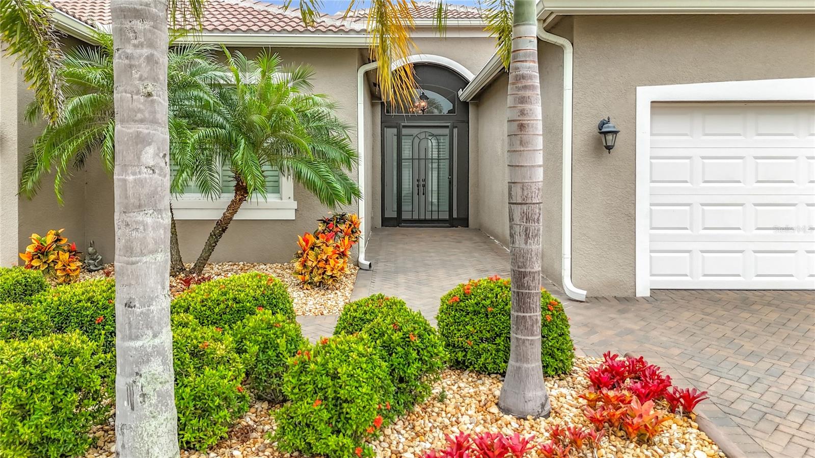 Image 4 of 75 For 15909 Cape Coral Drive